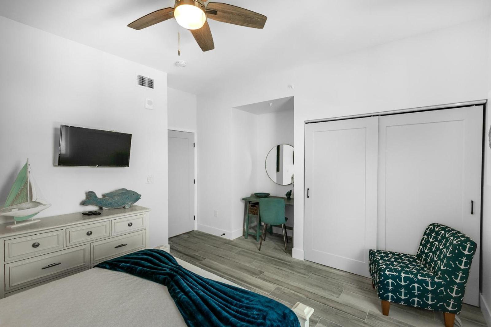 Dolphins Vacation Rental Merritt Island Room photo