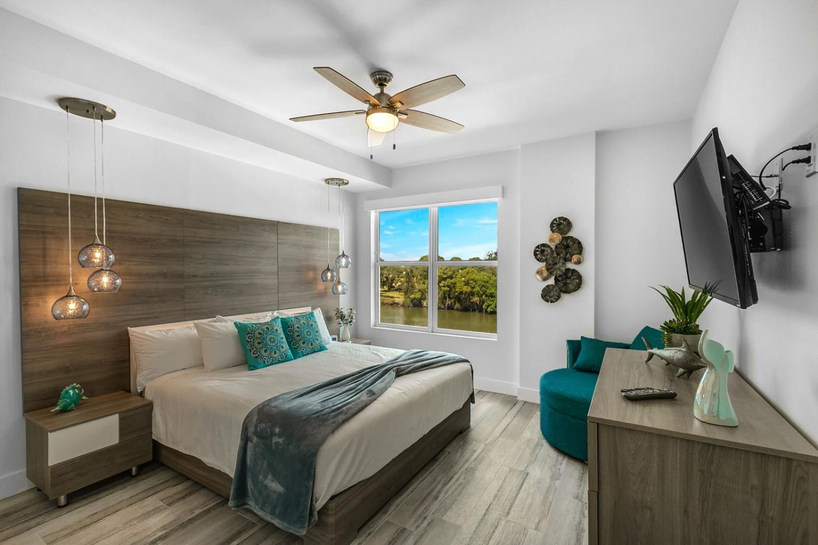 Dolphins Vacation Rental Merritt Island Room photo